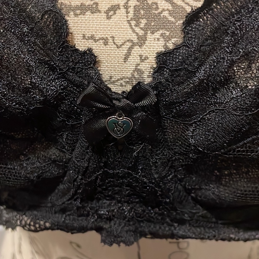EUC 38D Victoria’s Secret bra - Body by Victoria. - Picture 2 of 9